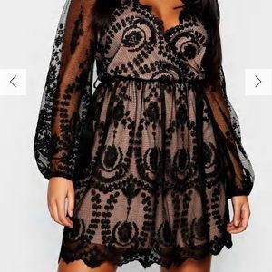 Boohoo PLUS LACE PLUNGE SKATER DRESS